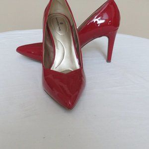 Bandolino red Pointy pumps 7 M NWT